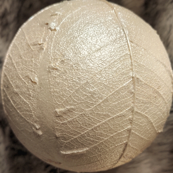 🎄 3 Lg. Champagne Colour Xmas Ball Ornaments - Picture 3 of 4